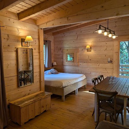 Les Cabanes Dans Les Bois Logis Hotel Villedubert Eksteriør billede