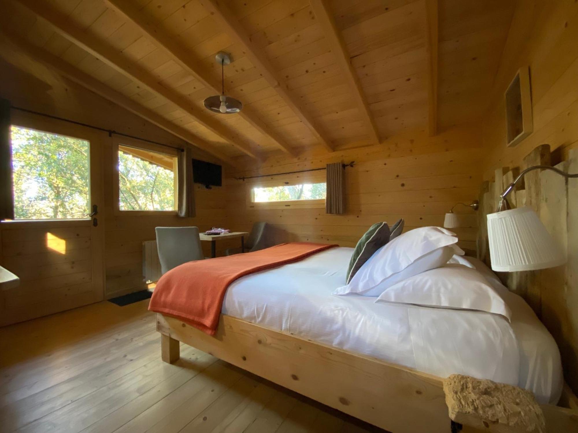 Les Cabanes Dans Les Bois Logis Hotel Villedubert Eksteriør billede