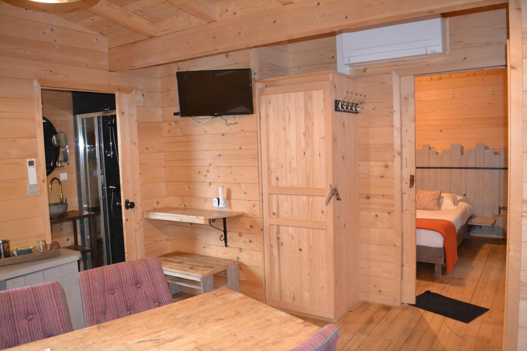 Les Cabanes Dans Les Bois Logis Hotel Villedubert Eksteriør billede