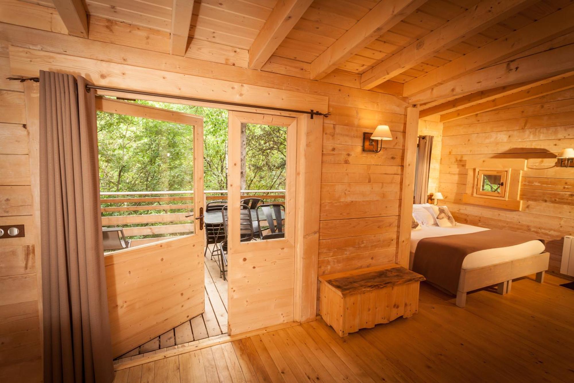 Les Cabanes Dans Les Bois Logis Hotel Villedubert Eksteriør billede