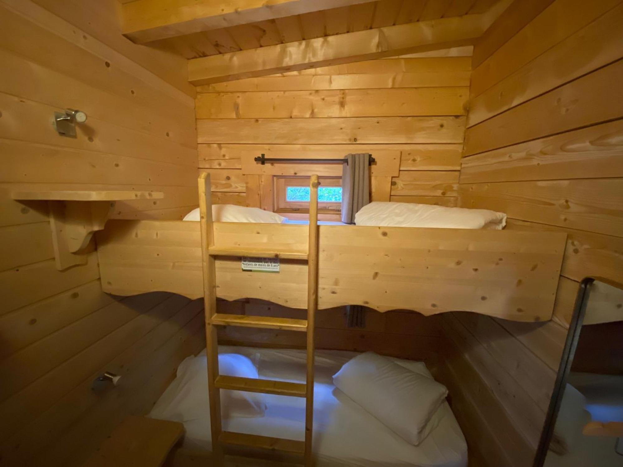 Les Cabanes Dans Les Bois Logis Hotel Villedubert Eksteriør billede