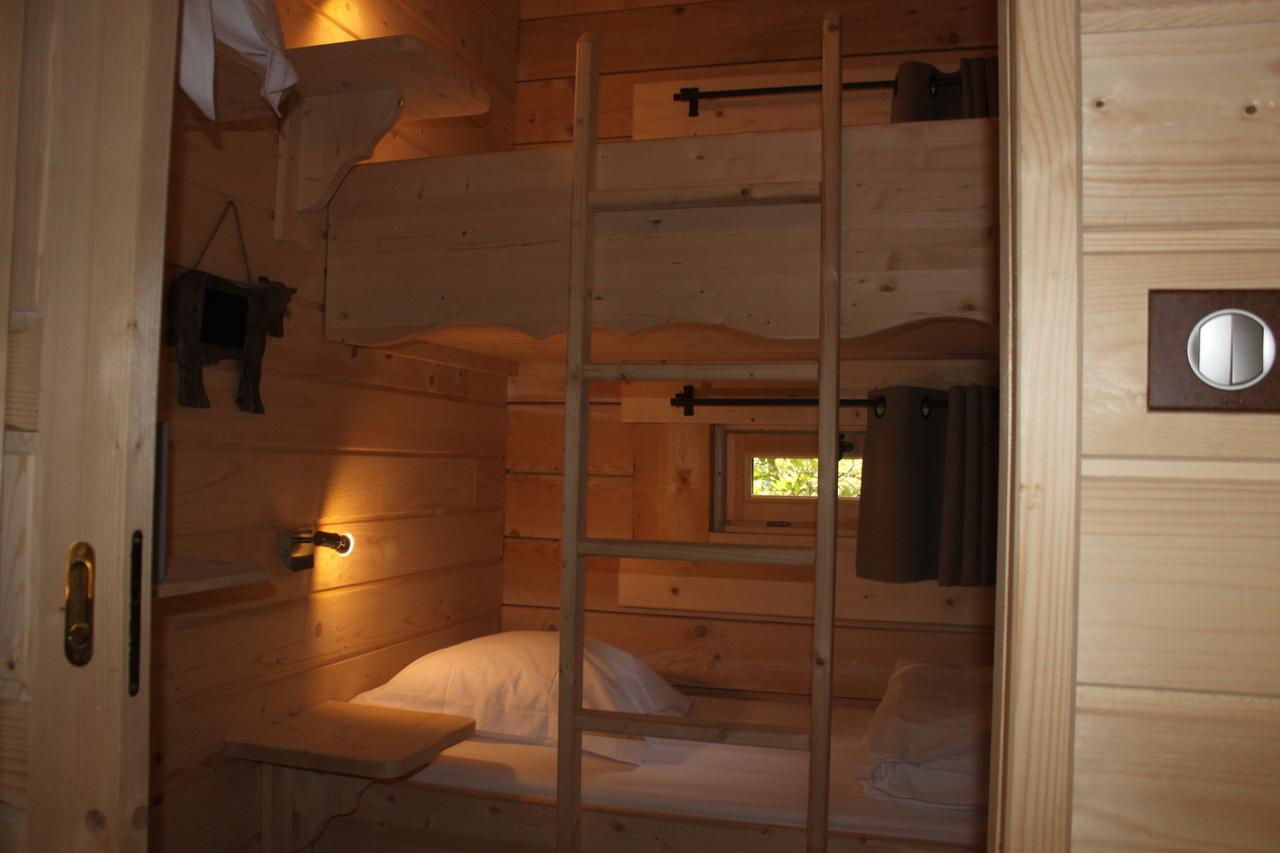 Les Cabanes Dans Les Bois Logis Hotel Villedubert Eksteriør billede