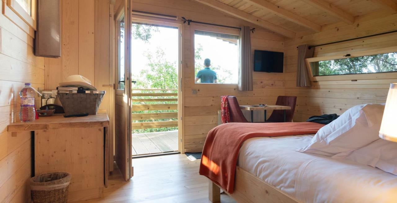 Les Cabanes Dans Les Bois Logis Hotel Villedubert Eksteriør billede